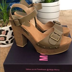 Mojo Moxy Platform Block Heel Sandals :: Size 9